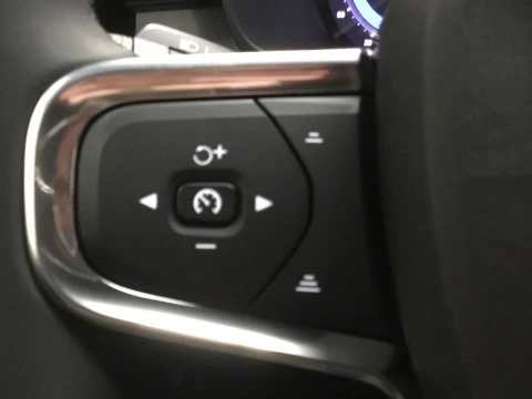 Volvo XC40 2.0 B3 PLUS DARK AUTO 163 5P