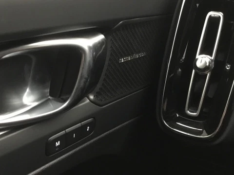 Volvo XC40 2.0 B3 PLUS DARK AUTO 163 5P