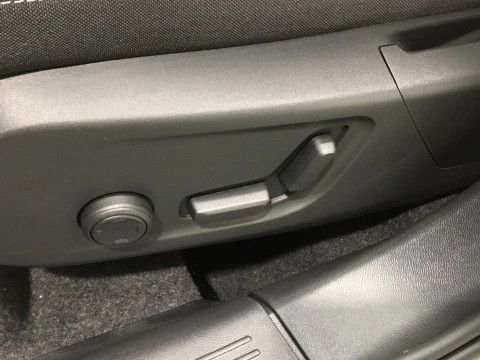 Volvo XC40 2.0 B3 PLUS DARK AUTO 163 5P