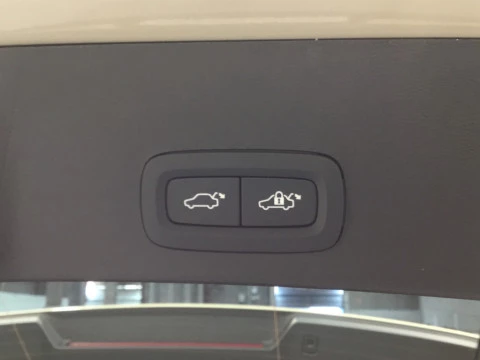 Volvo XC40 2.0 B3 PLUS DARK AUTO 163 5P