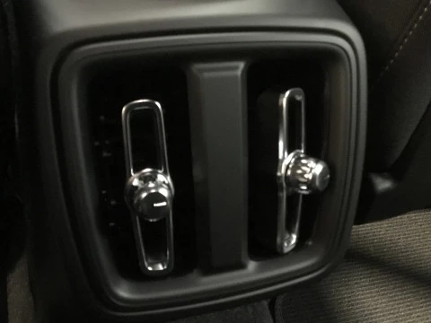 Volvo XC40 2.0 B3 PLUS DARK AUTO 163 5P