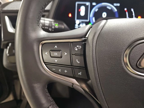 Lexus UX 2.0 300h UX Plus