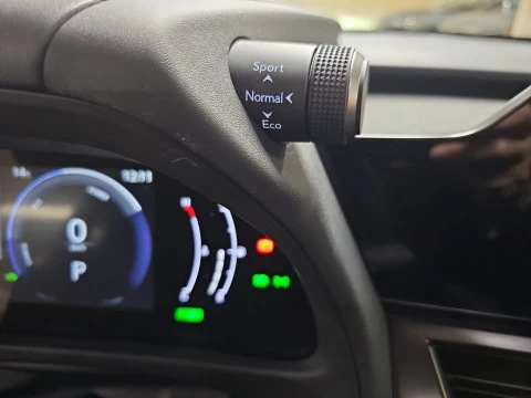 Lexus UX 2.0 300h UX Plus