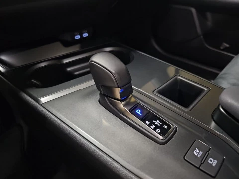 Lexus UX 2.0 300h UX Plus