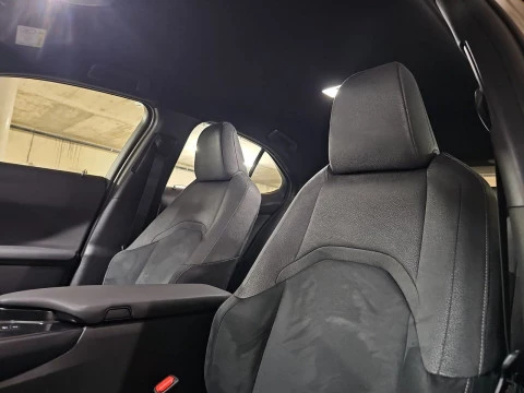 Lexus UX 2.0 300h UX Plus