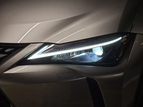 Lexus UX 2.0 300h UX Plus