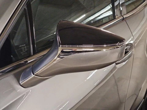 Lexus UX 2.0 300h UX Plus