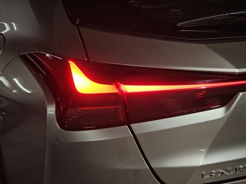 Lexus UX 2.0 300h UX Plus