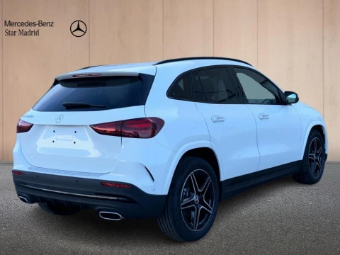 Mercedes-Benz GLA  200 D