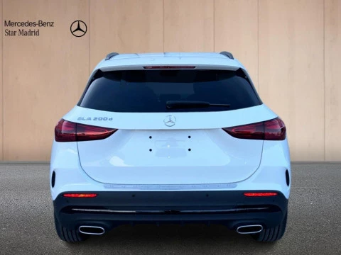 Mercedes-Benz GLA  200 D