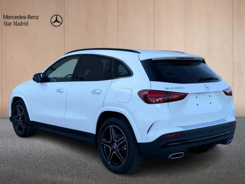 Mercedes-Benz GLA  200 D