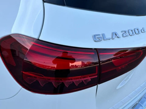 Mercedes-Benz GLA  200 D