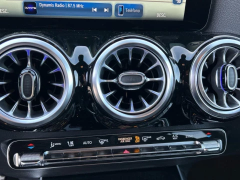 Mercedes-Benz GLA  200 D