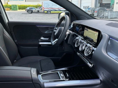 Mercedes-Benz GLA  200 D