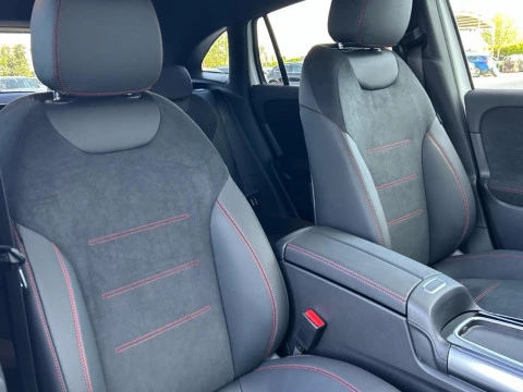 Mercedes-Benz GLA  200 D