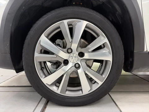 Peugeot 2008 PureTech 110 SANDS Allure 81 kW (110 CV)