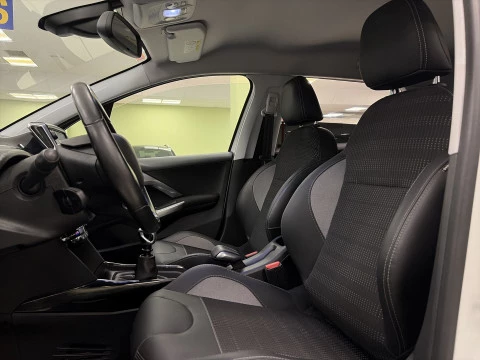Peugeot 2008 PureTech 110 SANDS Allure 81 kW (110 CV)