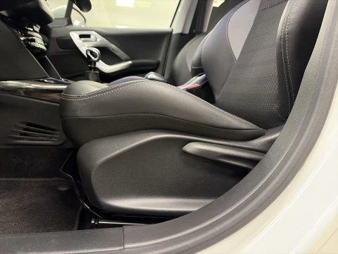 Peugeot 2008 PureTech 110 SANDS Allure 81 kW (110 CV)