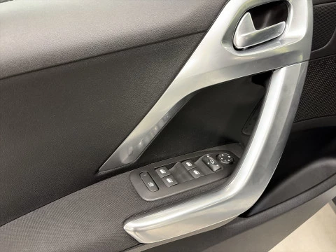 Peugeot 2008 PureTech 110 SANDS Allure 81 kW (110 CV)