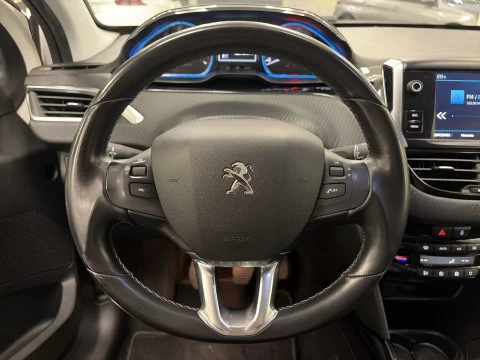 Peugeot 2008 PureTech 110 SANDS Allure 81 kW (110 CV)