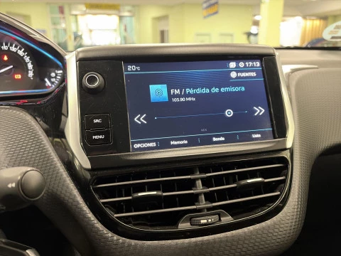 Peugeot 2008 PureTech 110 SANDS Allure 81 kW (110 CV)