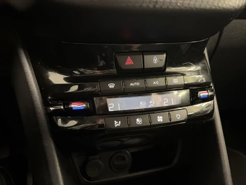 Peugeot 2008 PureTech 110 SANDS Allure 81 kW (110 CV)