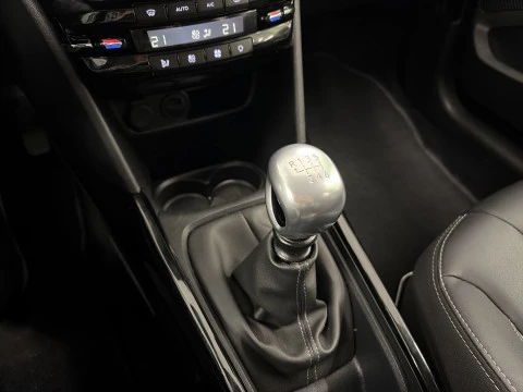 Peugeot 2008 PureTech 110 SANDS Allure 81 kW (110 CV)