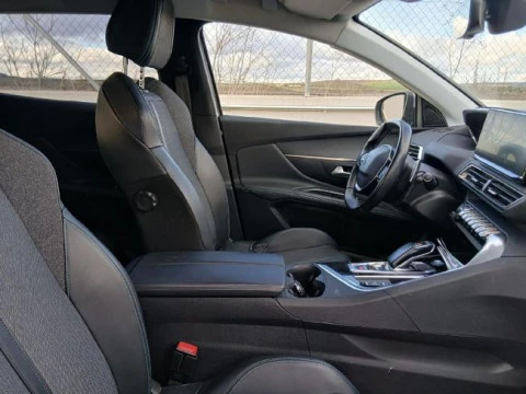 Peugeot 3008 Hybrid 225 e-EAT8 Allure