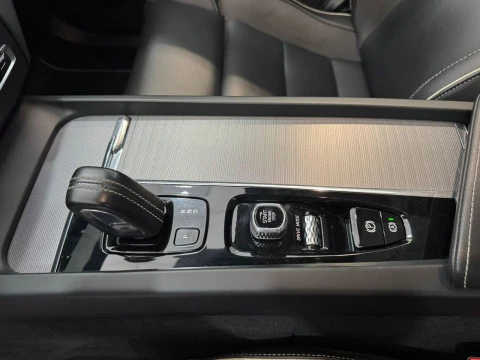 Volvo XC60 2.0  T8 AWD R-DESIGN AUTO 287KW