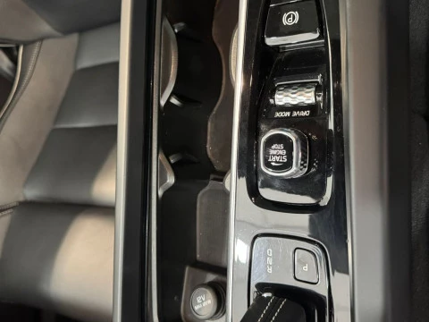 Volvo XC60 2.0  T8 AWD R-DESIGN AUTO 287KW