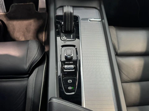 Volvo XC60 2.0  T8 AWD R-DESIGN AUTO 287KW