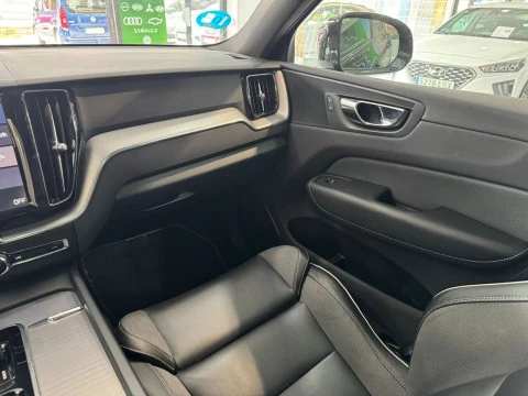 Volvo XC60 2.0  T8 AWD R-DESIGN AUTO 287KW