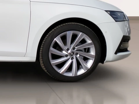 Skoda Octavia 1.5 TSI m-HEV 110kW(150CV) DSG Selection