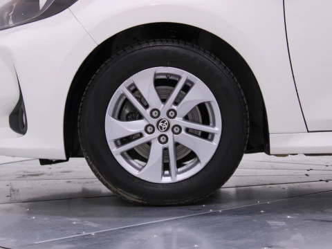 Toyota Yaris 1.5 120H Business Plus