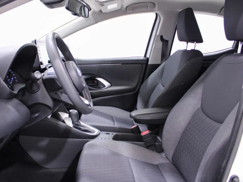 Toyota Yaris 1.5 120H Business Plus