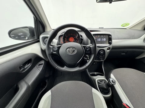 Toyota Aygo 1.0 70 x-play