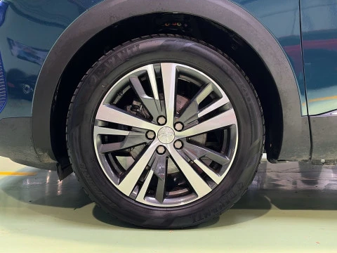 Peugeot 5008 PureTech 130 SANDS Allure Pack EAT8 96 kW (130 CV)