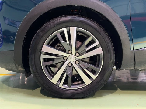 Peugeot 5008 PureTech 130 SANDS Allure Pack EAT8 96 kW (130 CV)
