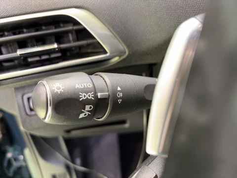 Peugeot 5008 PureTech 130 SANDS Allure Pack EAT8 96 kW (130 CV)