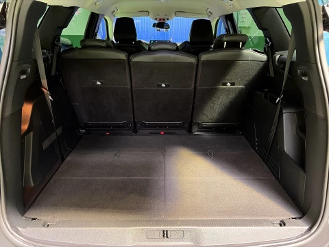 Peugeot 5008 PureTech 130 SANDS Allure Pack EAT8 96 kW (130 CV)