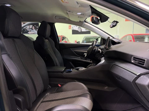 Peugeot 5008 PureTech 130 SANDS Allure Pack EAT8 96 kW (130 CV)