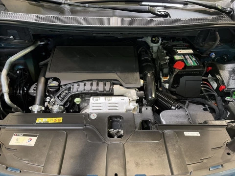 Peugeot 5008 PureTech 130 SANDS Allure Pack EAT8 96 kW (130 CV)