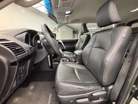 Toyota Land Cruiser 2.8 D-4D VX