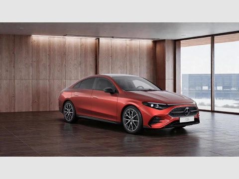 Mercedes-Benz CLA  180 con tecnologia hibrida