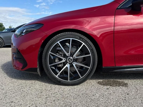 Mercedes-Benz CLA  180 con tecnologia hibrida