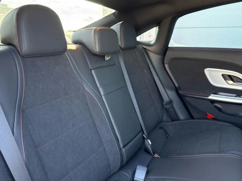 Mercedes-Benz CLA  180 con tecnologia hibrida