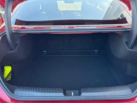 Mercedes-Benz CLA  180 con tecnologia hibrida