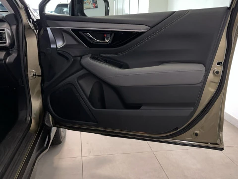 Subaru Outback 2.5i Field CVT Lineartronic AWD