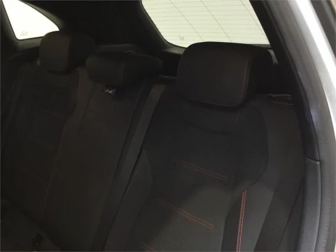 Mercedes-Benz GLA 250 e con tecnología híbrida EQ