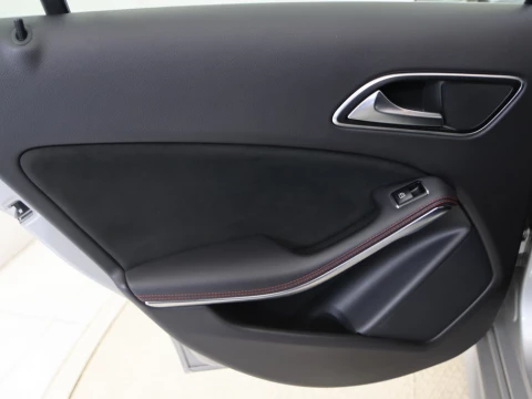 Mercedes-Benz A-CLASS CLASE A 180 AMG LINE 5P